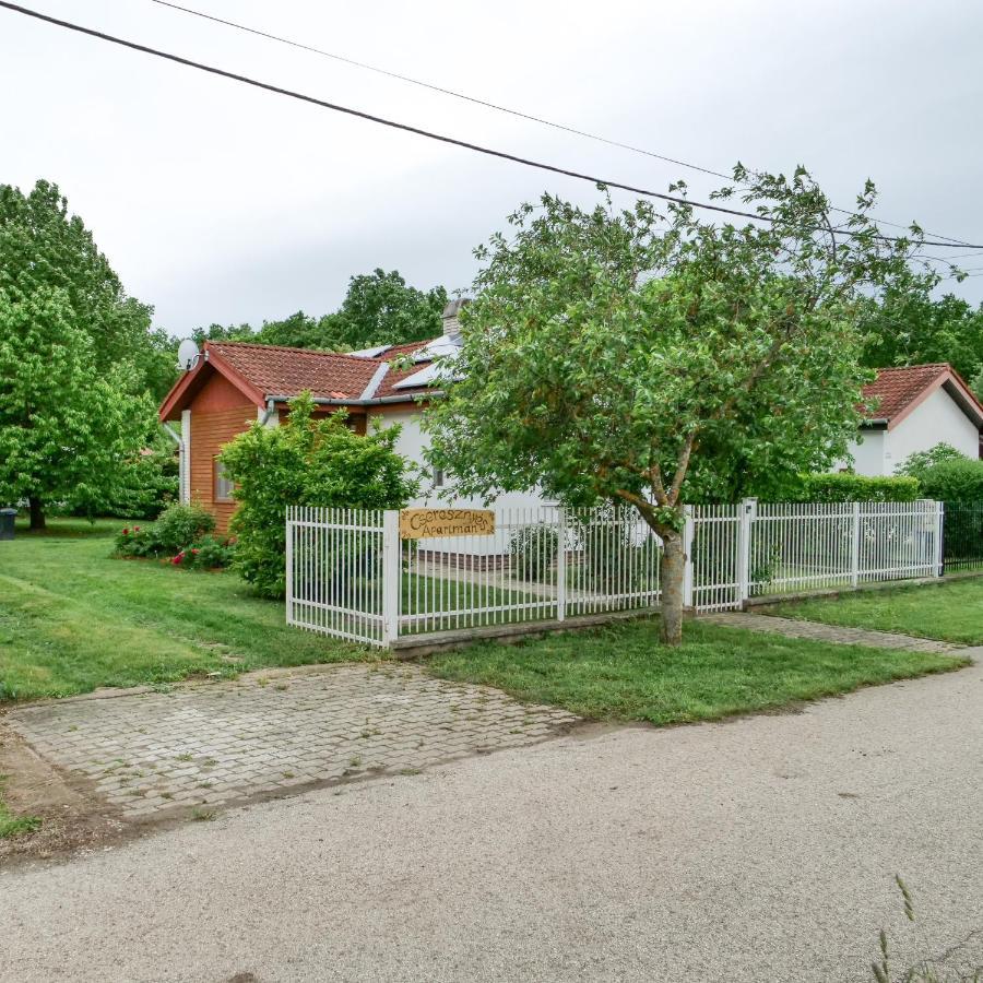 Cseresznyes Apartman Berekfürdő Exterior foto